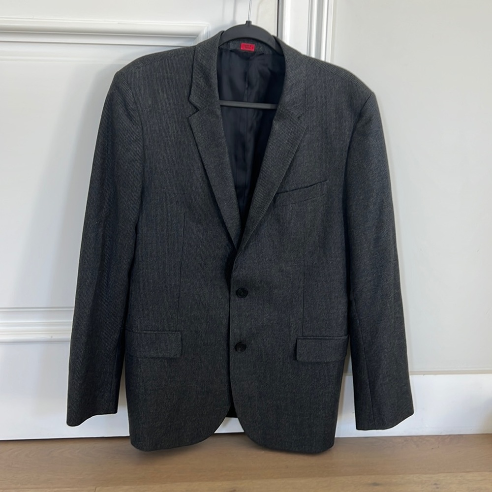 Hugo Boss sports jacket. Size 42R. Gently worn.